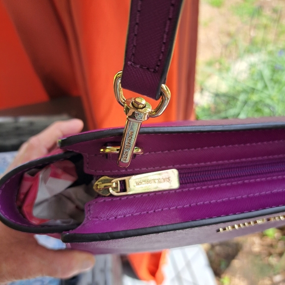 🎁 NEW Michael Kors Fushia Pink 2 Tone Shoulder or Crossbody, Excellent Cond. - Picture 6 of 14